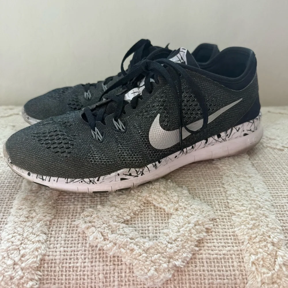 Nike Women’s TR MT 5.0 Nike Free Black & White Paint Splatter Athletic Sneakers